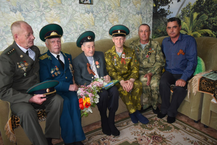 Акция "Поздравь ветерана с Днём Победы".
